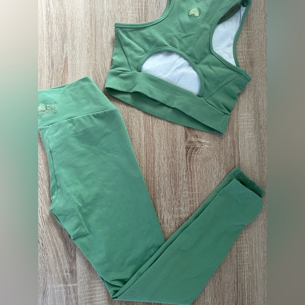 Bootybybrabants Green Original Set - Bra & Leggings